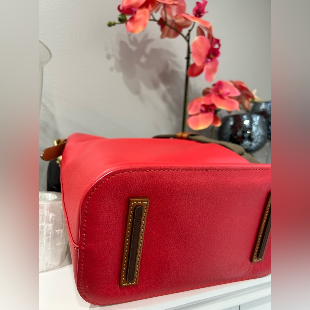 Dooney & Bourke Raleigh Roxy Large Geranium bag - Picture 4 of 10
